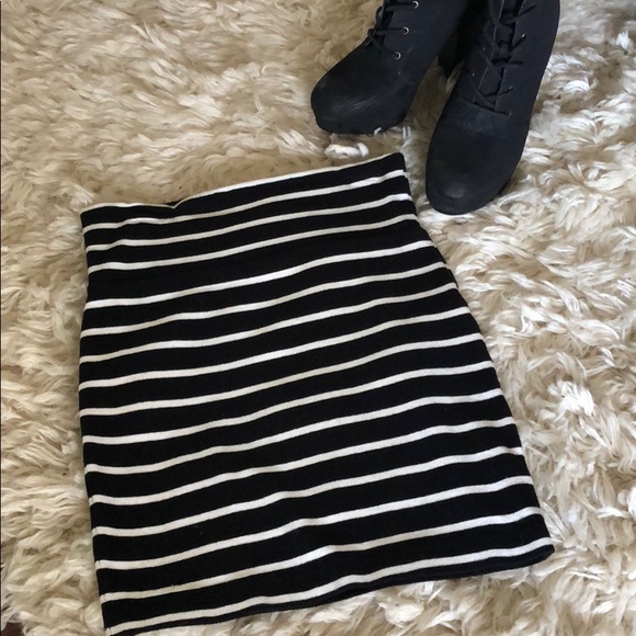 Forever 21 Dresses & Skirts - bodycon black striped skirt